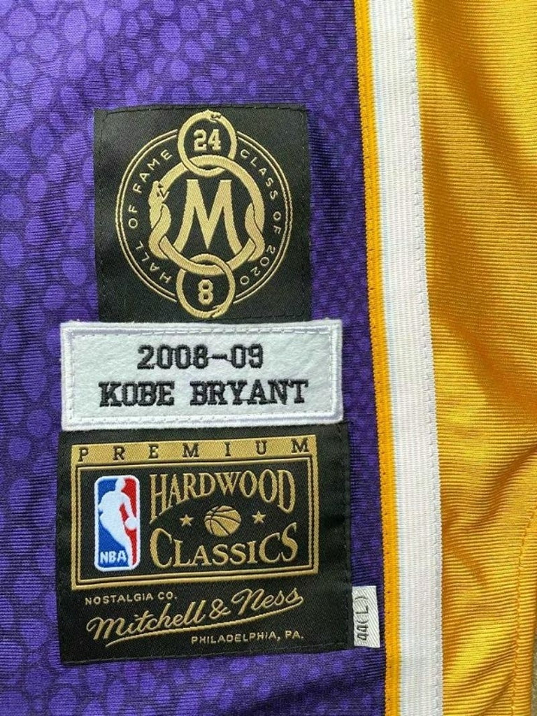 los angeles lakers #24 kobe bryant mitchell & ness Kobe Hall of Fame au Double-Sided Snakeskin Two-Tone Home Yellow 8 # Away Purple 24 # Embroidered Jersey Style 6